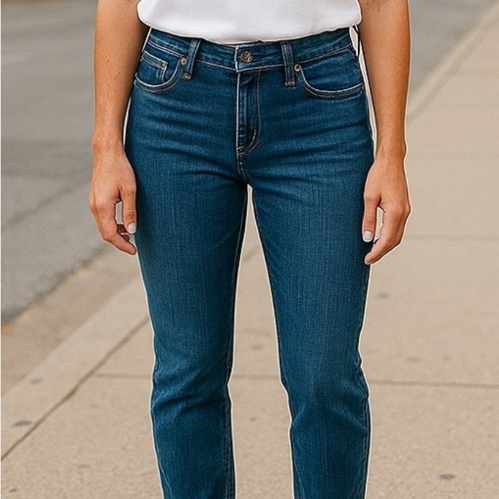 L.L. Bean 1912 Classic Denim Blue Women's Jeans Straight Leg 5 Pocket Size 8